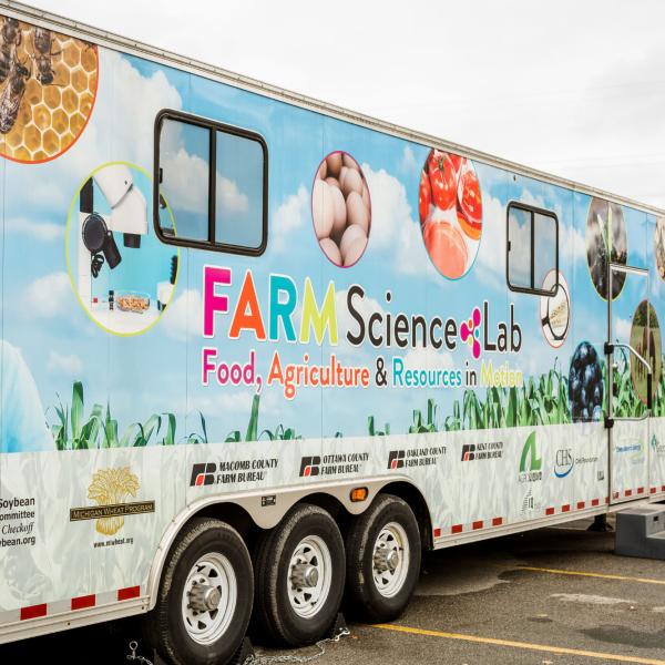 image of the science lab bus
